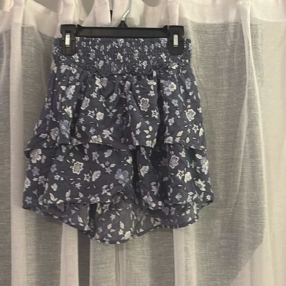 Hollister floral skirt size XS